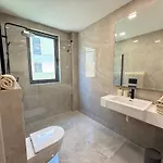Arborea, Luxury With Private Yard 아파트 *