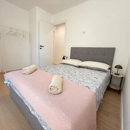 Arborea, Luxury With Private Yard Apartman *